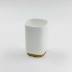 Пластиковый стакан белый с бамбуком